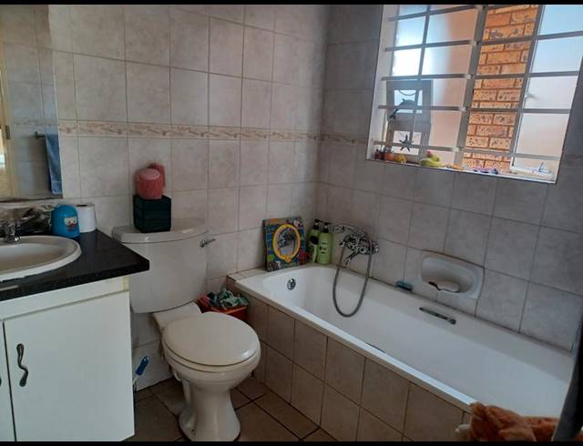 3 BEDROOM TOWNHOUSE FOR SALE IN ANNLIN